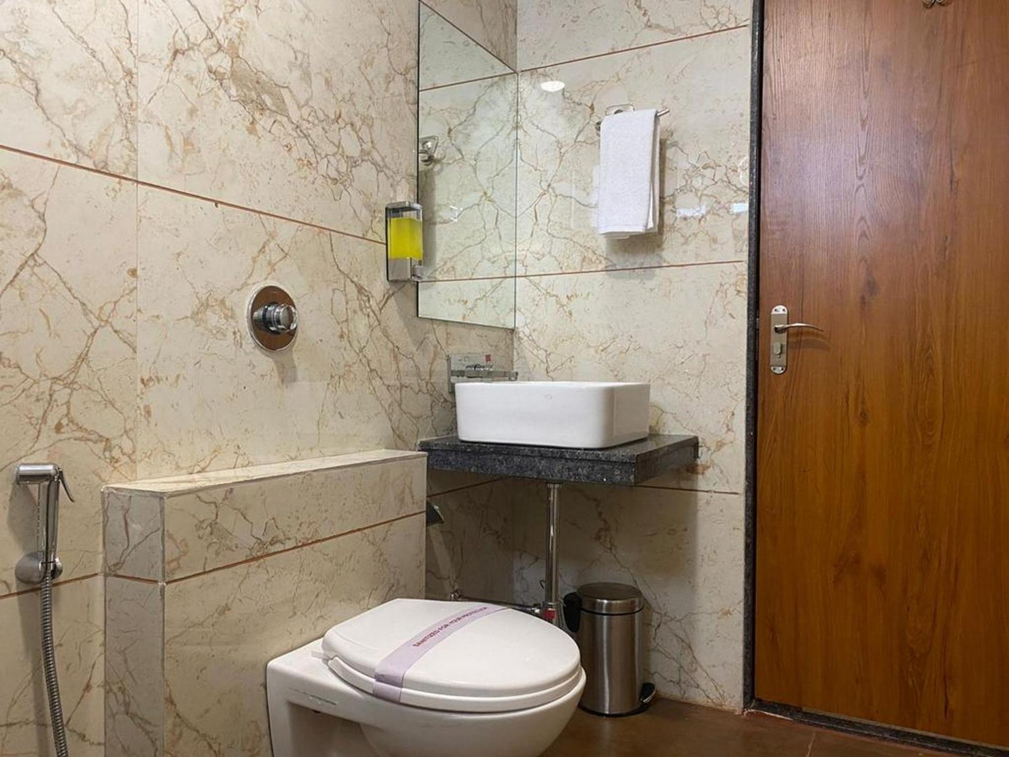 Hotel Eleven Heights Bhopal Exterior photo