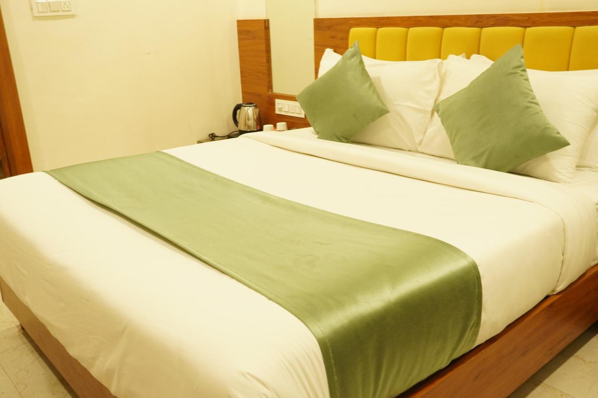 Hotel Eleven Heights Bhopal Exterior photo