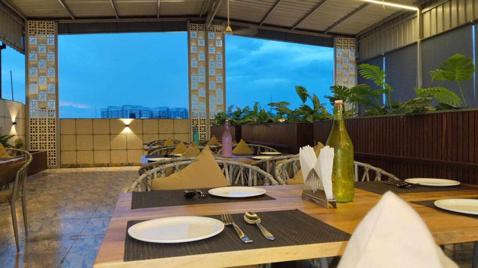 Hotel Eleven Heights Bhopal Exterior photo