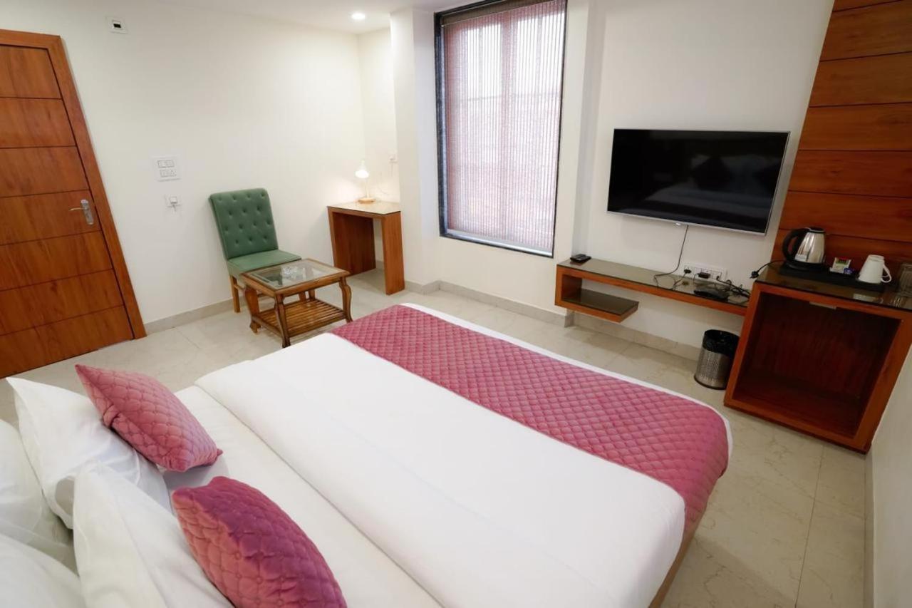 Hotel Eleven Heights Bhopal Exterior photo